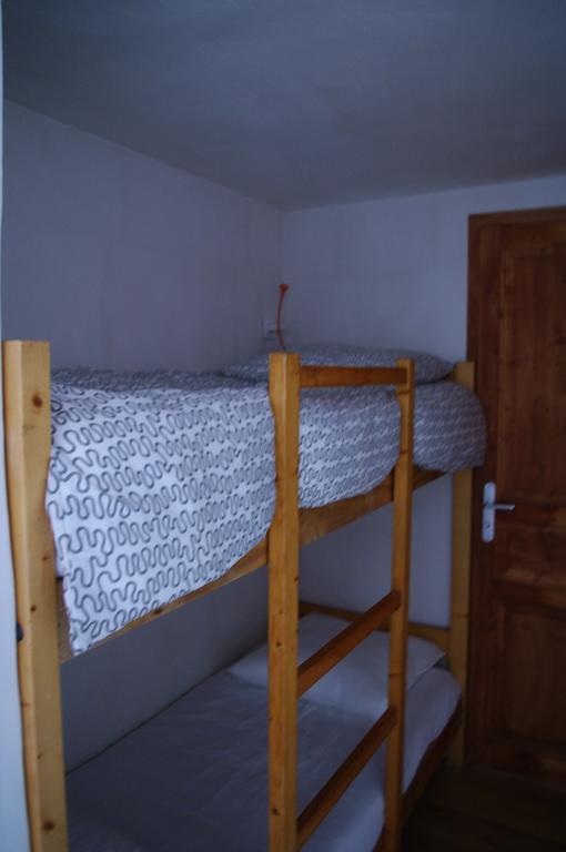 Appartement Dans Chalet De Montagne Bozel الغرفة الصورة
