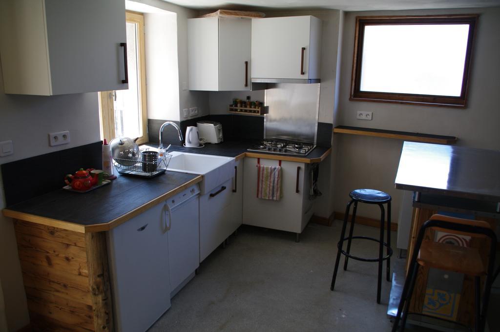 Appartement Dans Chalet De Montagne Bozel الغرفة الصورة